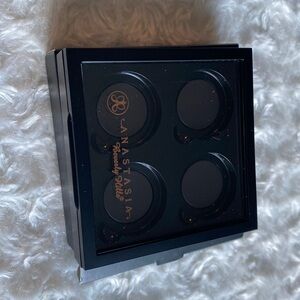 Anastasia Beverly Hills eyeshadow case